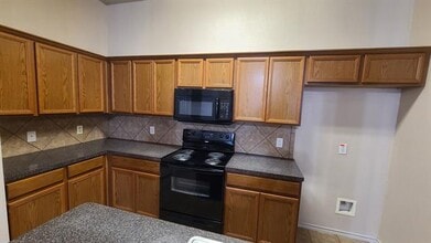 806 Walnut St in Burleson, TX - Building Photo - Building Photo