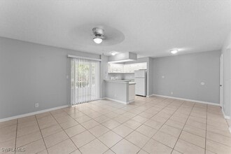 2033 Rookery Bay Dr in Naples, FL - Foto de edificio - Building Photo