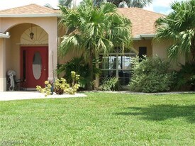 613 SE 21st St in Cape Coral, FL - Building Photo