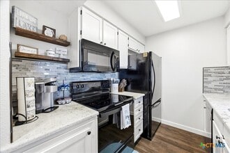 1135 Parkview Dr in Canyon Lake, TX - Building Photo - Building Photo