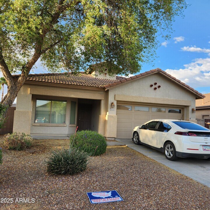 14636 W Gelding Dr in Surprise, AZ - Building Photo