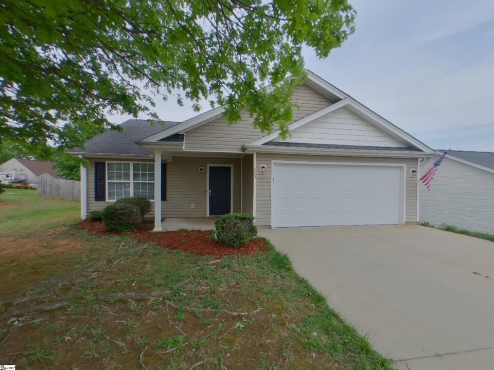 203 Galena Ln in Greer, SC - Foto de edificio