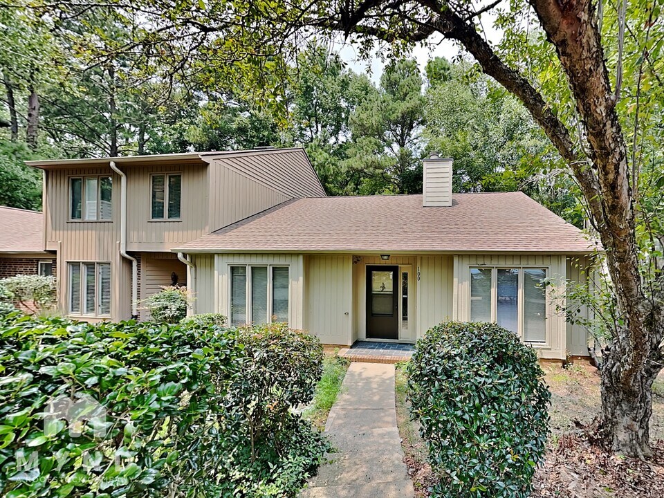 100 Beaver Dam Ct in Chapel Hill, NC - Building Photo