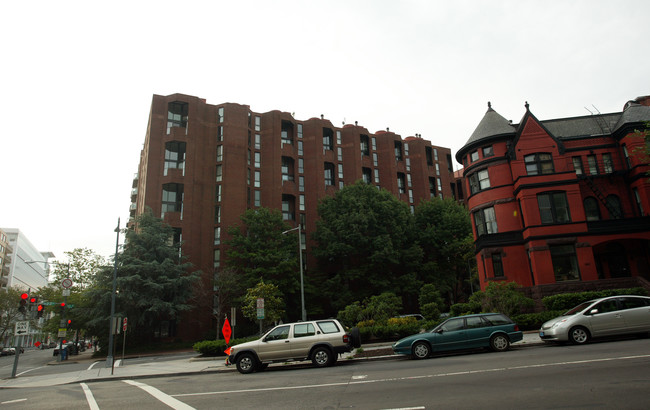 West End Place in Washington, DC - Building Photo - Building Photo