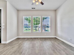 1455 Perrin Ln. in Farmers Branch, TX - Building Photo - Building Photo