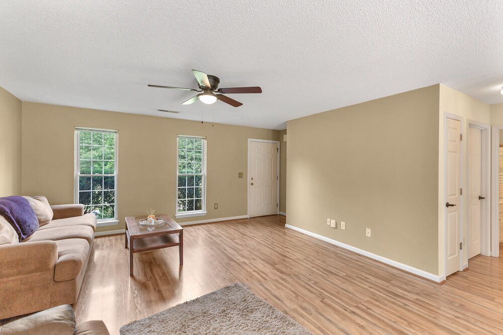 405 Whispering Ln in Seneca, SC - Building Photo