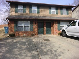 1104 Roosevelt St in Collinsville, IL - Building Photo