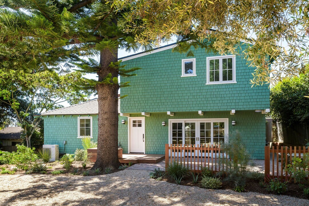 1323 Alta Vista Rd in Santa Barbara, CA - Building Photo