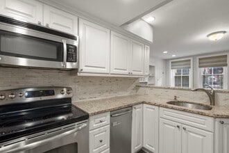 125 Beacon St, Unit 2R in Boston, MA - Building Photo - Building Photo