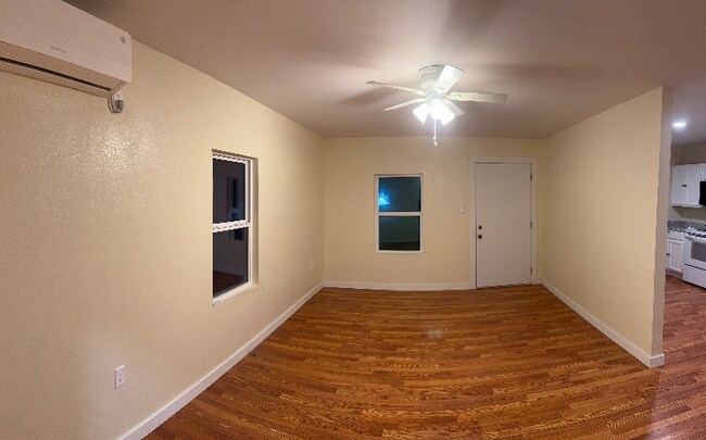 503 N Pearl St in Comanche, TX - Foto de edificio - Building Photo