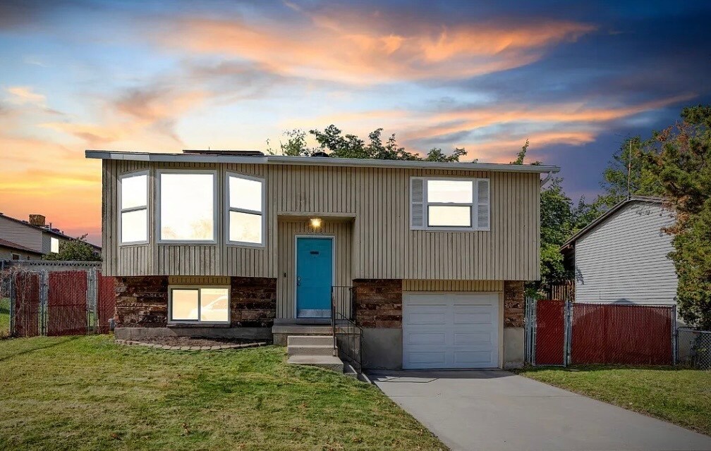 5522 S 3500 W in Salt Lake City, UT - Building Photo