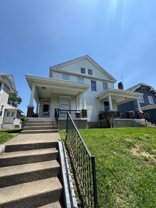 202-204 Eaton Ave in Hamilton, OH - Building Photo