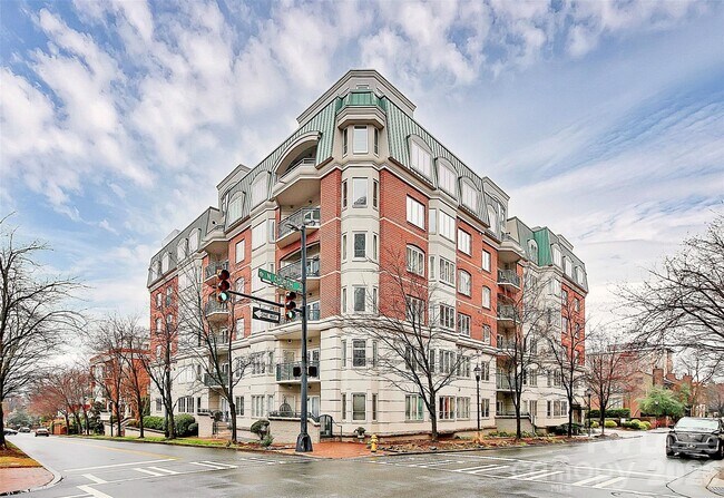 401 N Church St in Charlotte, NC - Building Photo - Building Photo