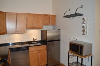 12 Stoneholm St in Boston, MA - Building Photo - Building Photo