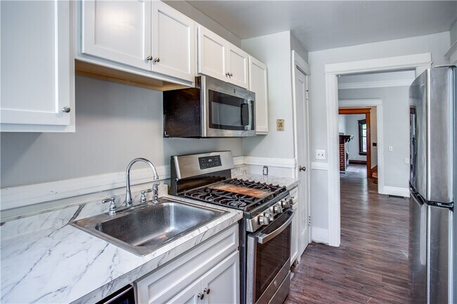 105 Laburnam Crescent in Rochester, NY - Building Photo - Building Photo