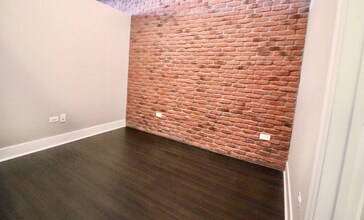 803 S Clark St in Chicago, IL - Foto de edificio - Building Photo