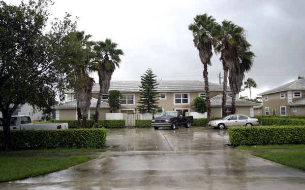 13940 Folkstone Cor in Wellington, FL - Foto de edificio