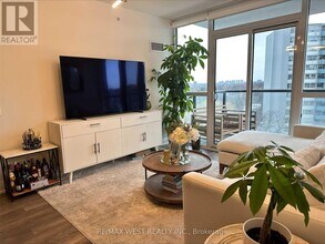 1461-1461 Lawrence Ave W in Toronto, ON - Building Photo - Building Photo