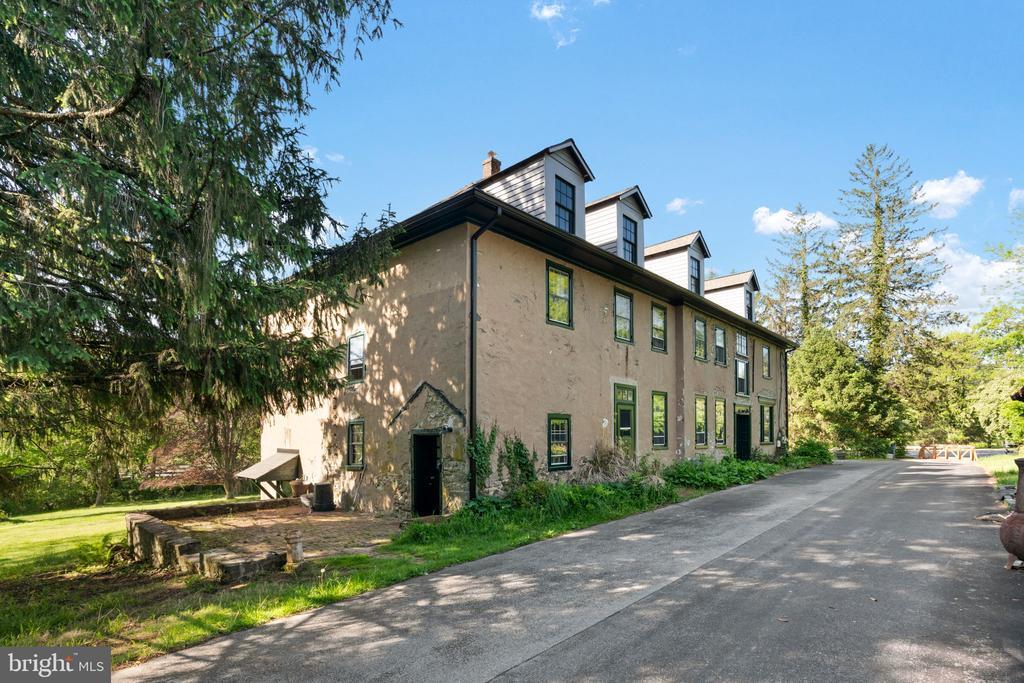 935-941 Pottstown Pike in West Chester, PA - Building Photo