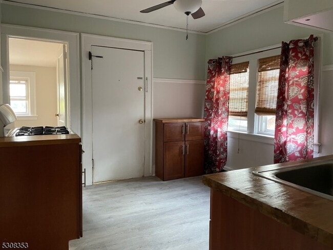 28 Walnut Pkwy in Montclair, NJ - Building Photo - Building Photo