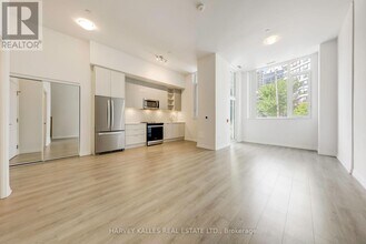 25 Holly St in Toronto, ON - Building Photo - Building Photo