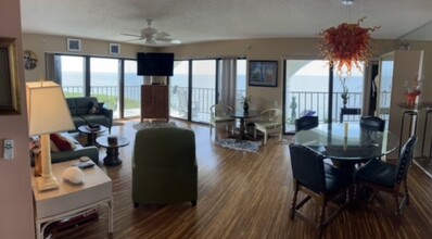 443 Mariner Dr, Unit 443 in Tarpon Springs, FL - Foto de edificio - Building Photo