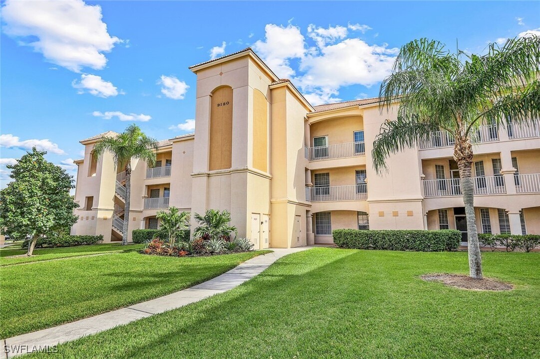 9100 Southmont Cove in Ft. Myers, FL - Foto de edificio