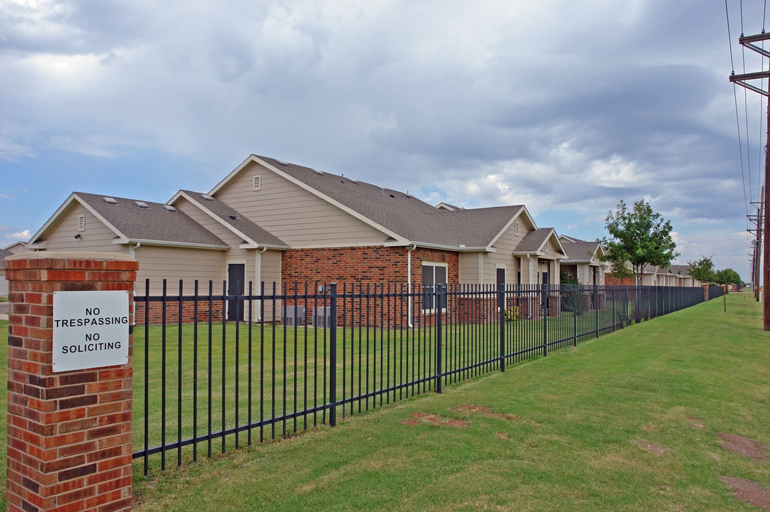 Residences at Shadow Hill in Lubbock, TX - Building Photo