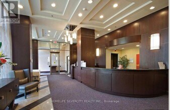 208 Enfield Pl in Mississauga, ON - Building Photo - Building Photo