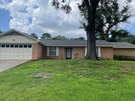 1109 Apache Ct in Longview, TX - Building Photo