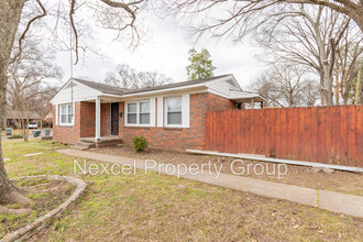 445 Sharon Dr in Memphis, TN - Building Photo - Building Photo