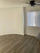 2041 S Pacific Ave, Unit 19 in Los Angeles, CA - Building Photo - Building Photo