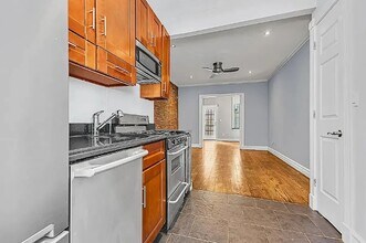 345 W 53rd St in New York, NY - Building Photo - Building Photo