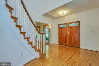 2 Royal Dominion Ct in Bethesda, MD - Building Photo - Building Photo