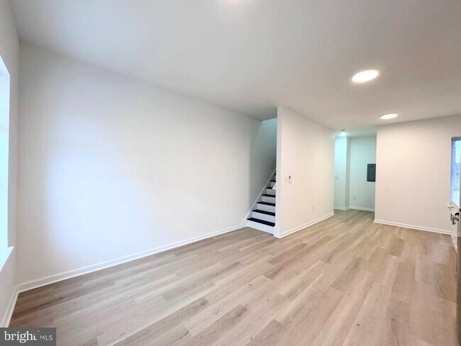 319 E Lehigh Ave in Philadelphia, PA - Building Photo - Building Photo