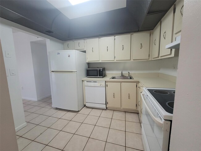 4374 NW 9th Ave in Pompano Beach, FL - Building Photo - Building Photo