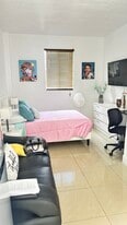8740 SW 41st St in Miami, FL - Building Photo