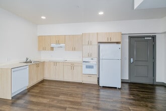 Main St Plaza in Roseville, CA - Building Photo - Interior Photo