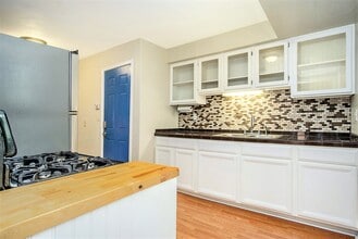 1209 Pine St, Unit 1209 Pine Apt #2 in Muskegon, MI - Foto de edificio - Building Photo