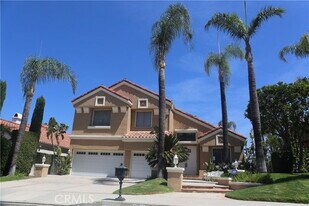 24825 Alexandra Ct in Calabasas, CA - Building Photo