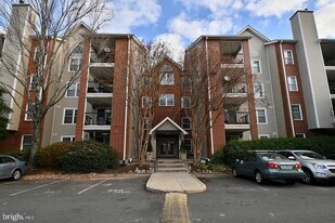 3315 Wyndham Cir in Alexandria, VA - Building Photo