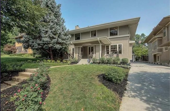 property at 36 W 58th St