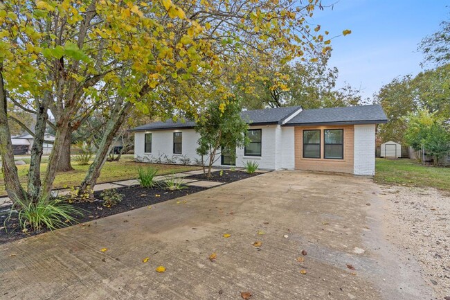 1101 Hays St in Kyle, TX - Building Photo - Building Photo