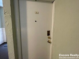 892 Huntington Ave, Unit 3 in Boston, MA - Building Photo