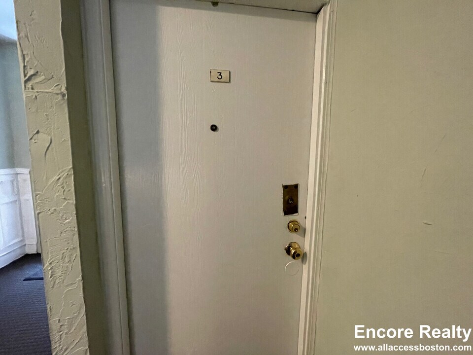 892 Huntington Ave, Unit 3 in Boston, MA - Building Photo