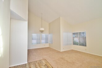 12576 Sundance Ave in San Diego, CA - Foto de edificio - Building Photo
