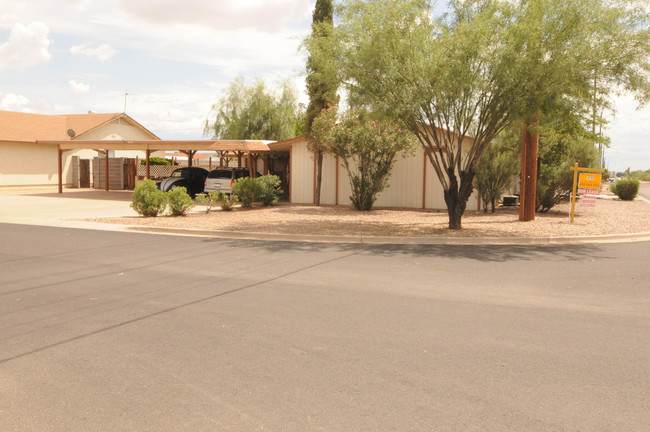 427 E Friar Ave in Apache Junction, AZ - Building Photo - Building Photo