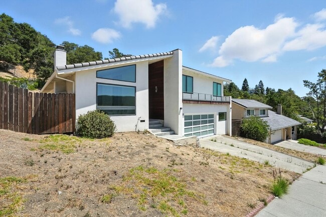 1281 Crestview Dr in San Carlos, CA - Building Photo - Building Photo