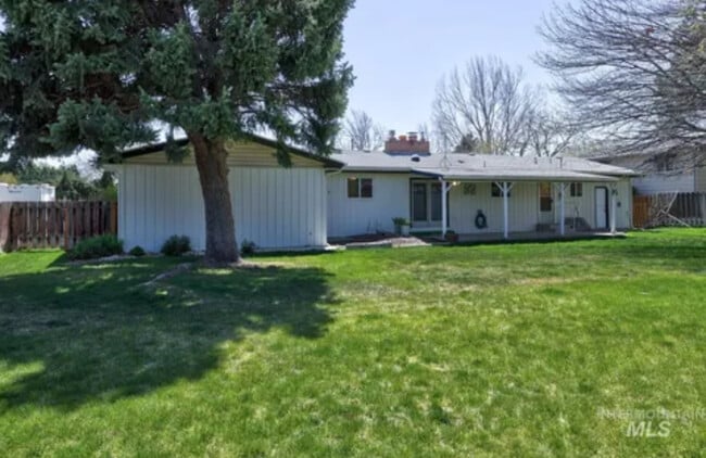 520 W Bird Ave in Nampa, ID - Building Photo - Building Photo