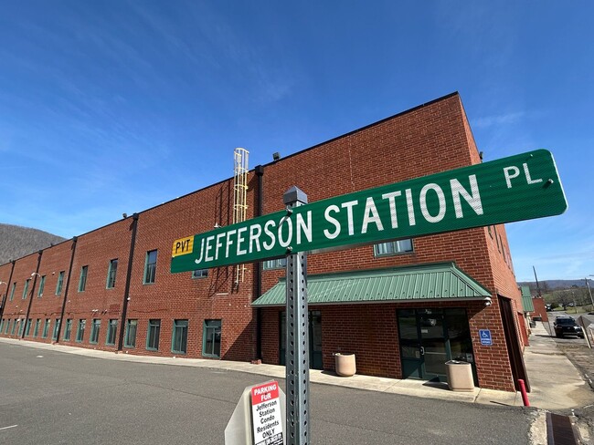 107 Hice Ave in West Jefferson, NC - Building Photo - Building Photo